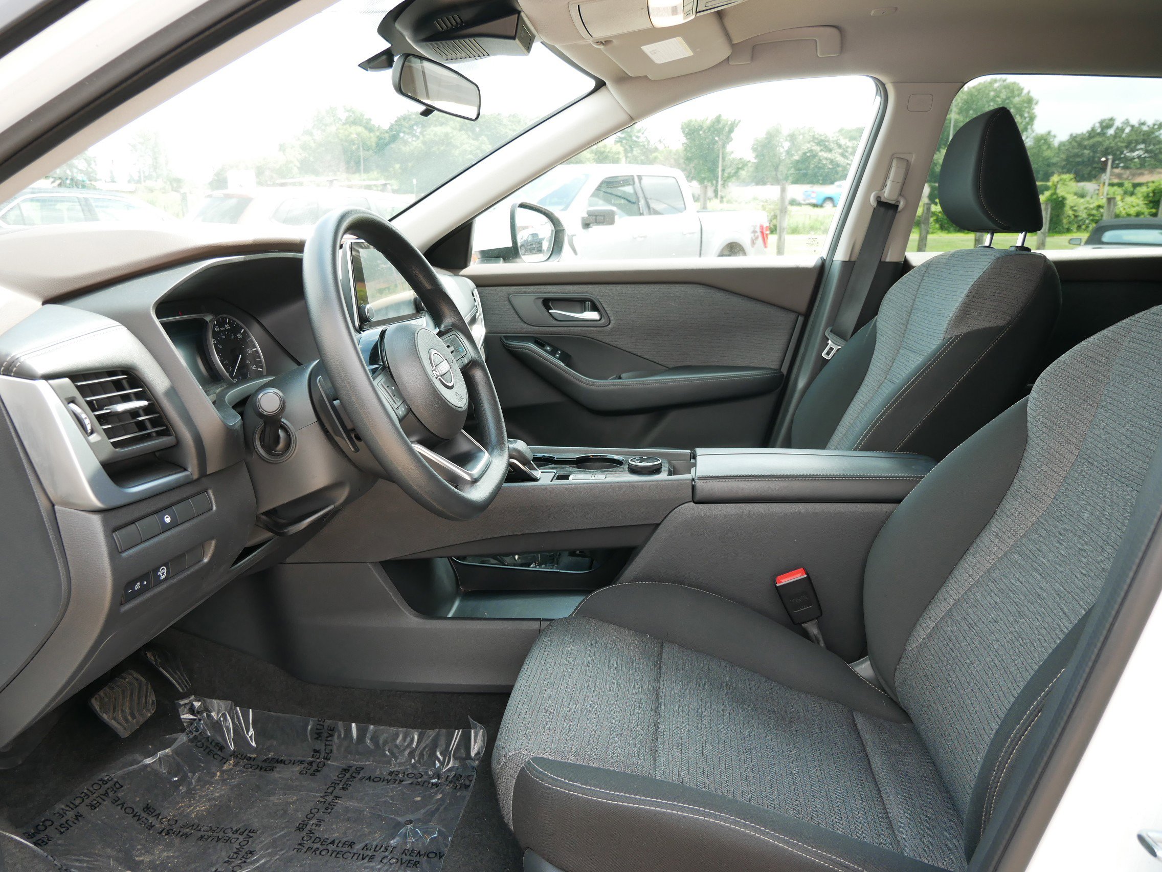 Used 2023 Nissan Rogue SV image 6