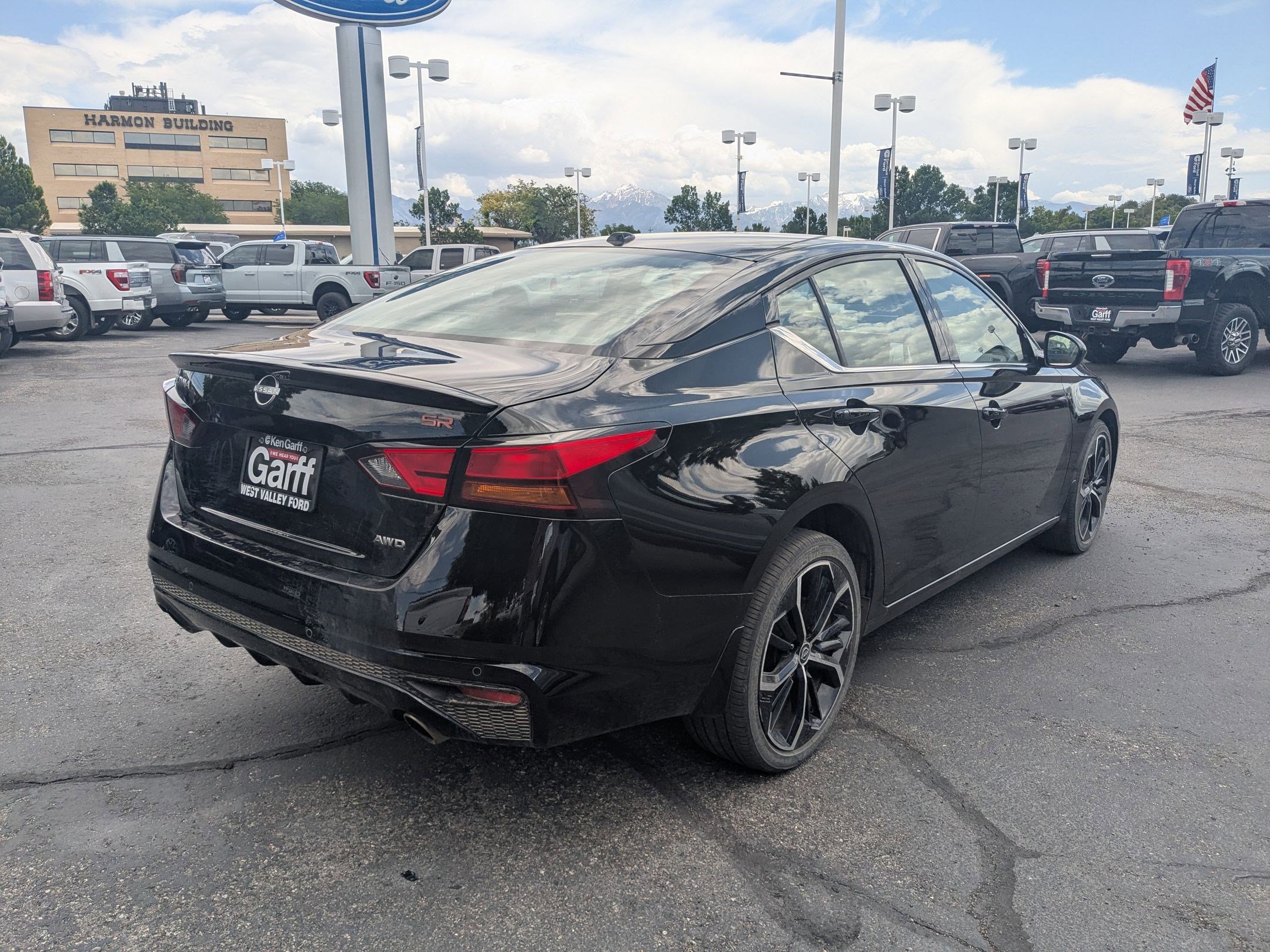 Used 2024 Nissan Altima 2.5 SR AWD/4WD image 3