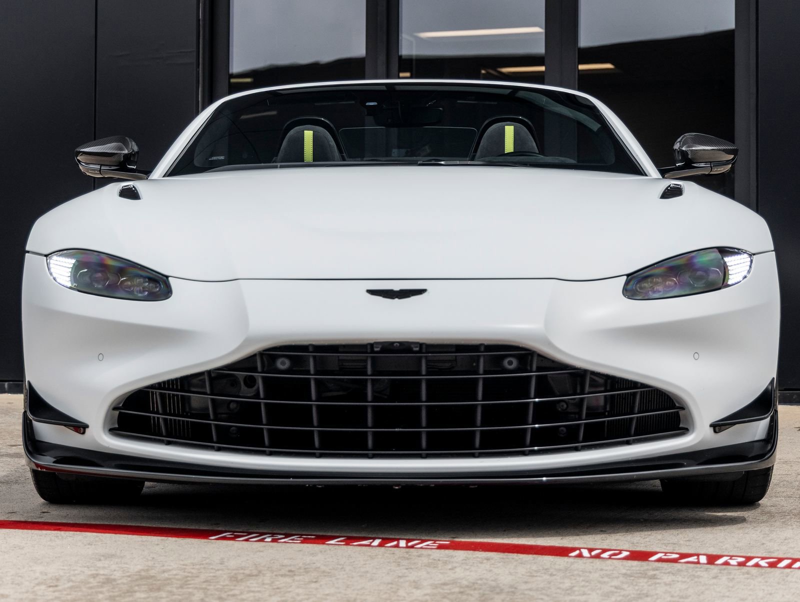 Used 2023 Aston Martin V8 Vantage Roadster RWD image 4