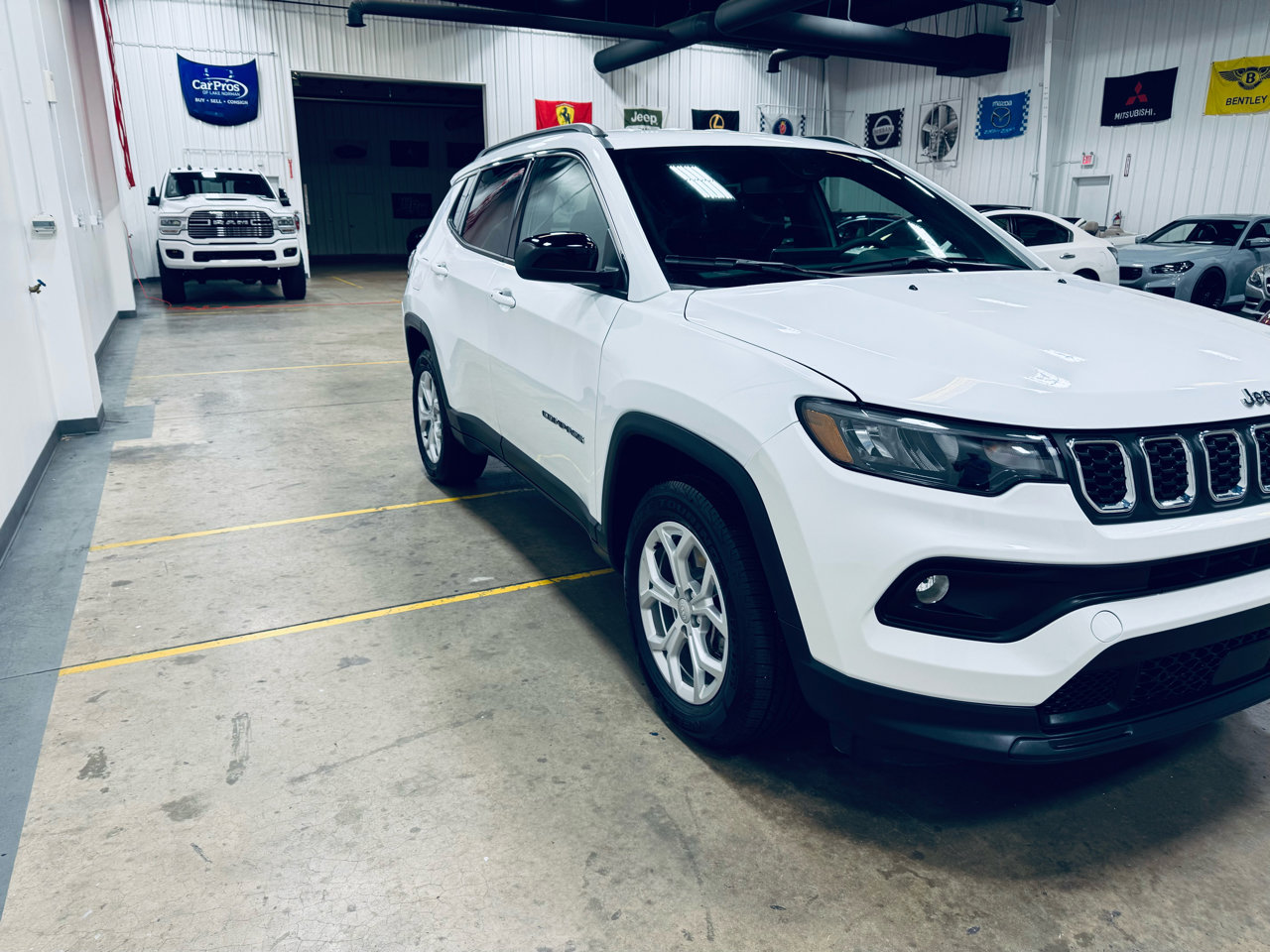 Used 2024 Jeep Compass Latitude image 17