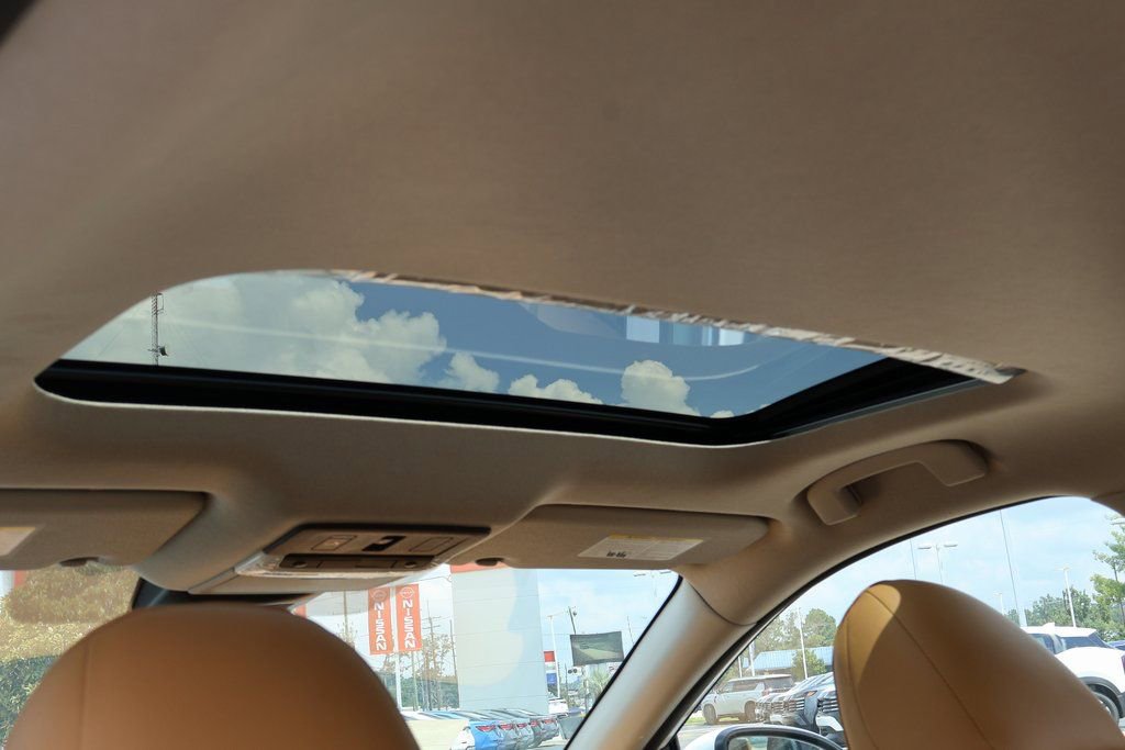 New 2025 Nissan Sentra SV w/ SV Premium Package image 9