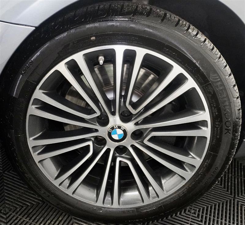 Used 2018 BMW 540i xDrive image 3