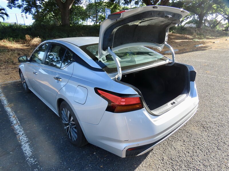 Used 2024 Nissan Altima 2.5 SV FWD image 9