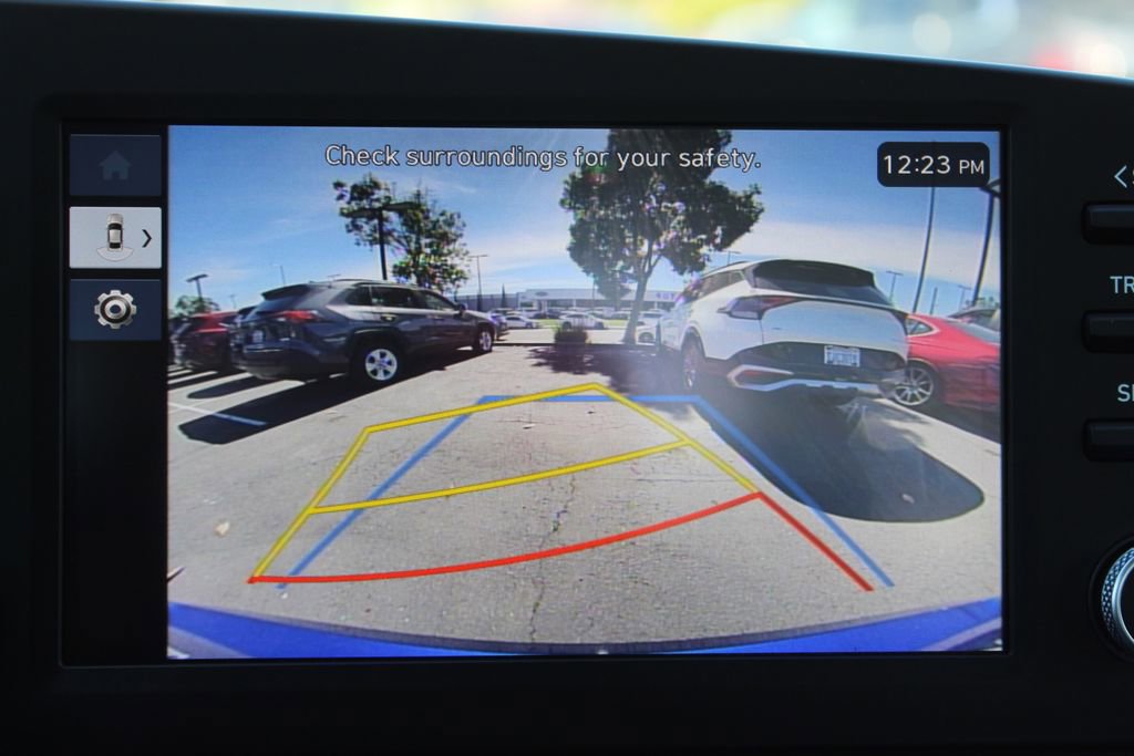 Used 2025 Hyundai Elantra SE image 23