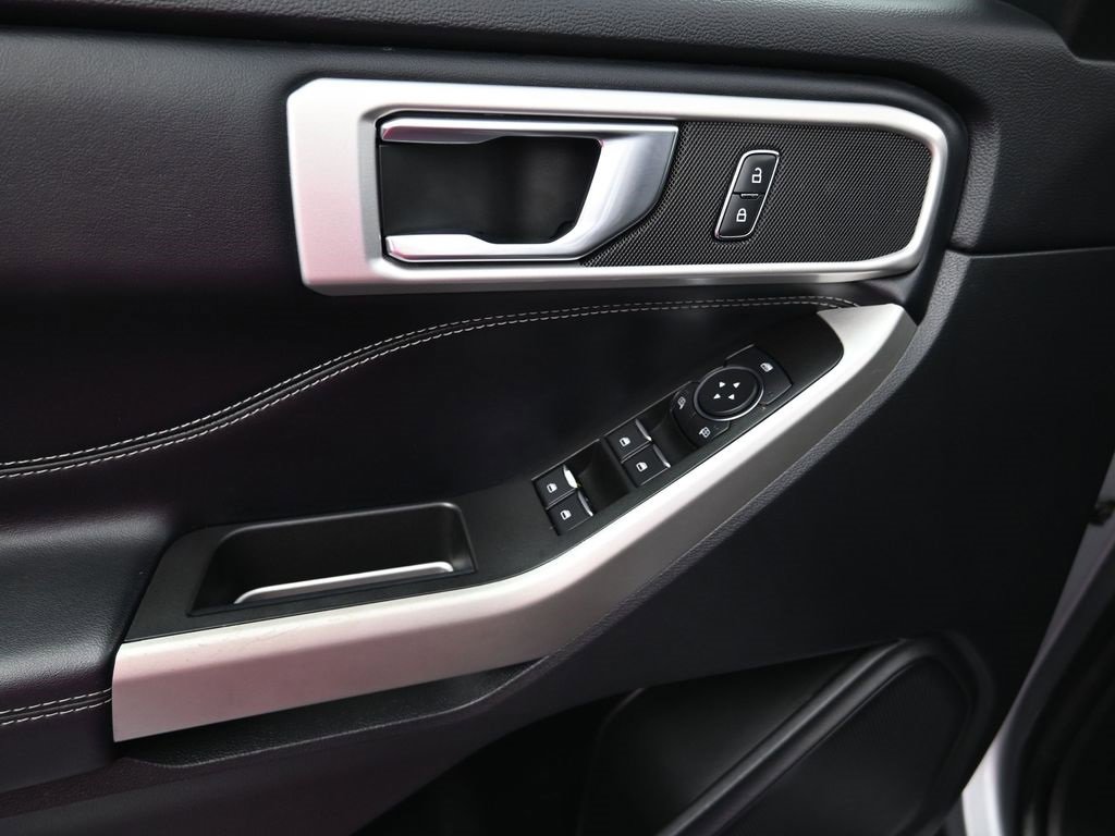 Certified 2022 Ford Explorer XLT image 11
