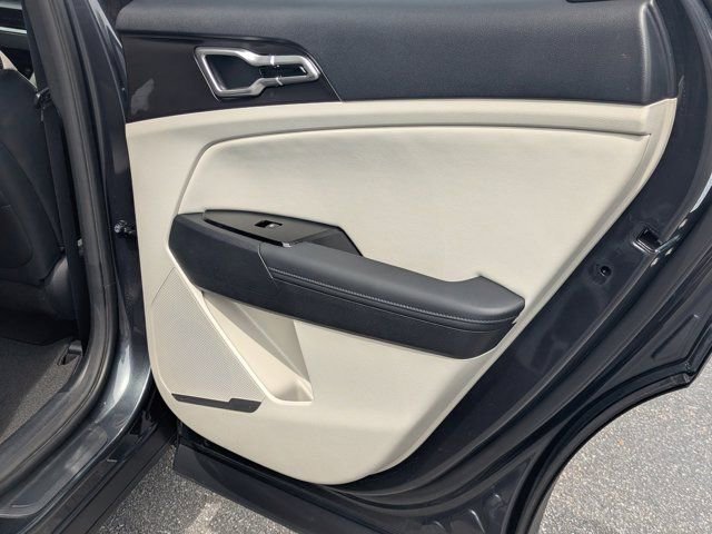 Used 2025 Kia Sportage EX image 15
