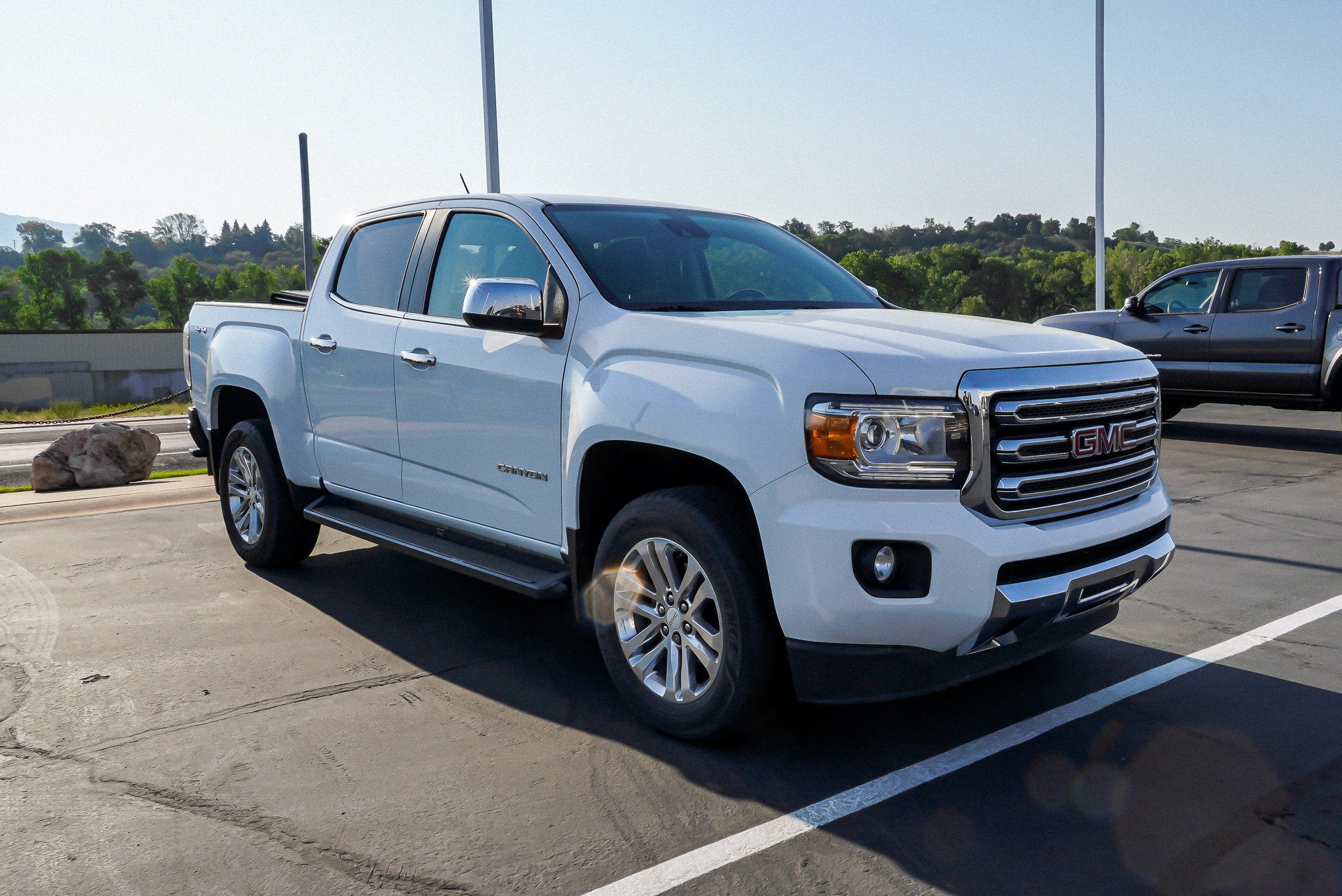 Used 2019 GMC Canyon SLT w/ Driver Alert Package AWD/4WD image 2