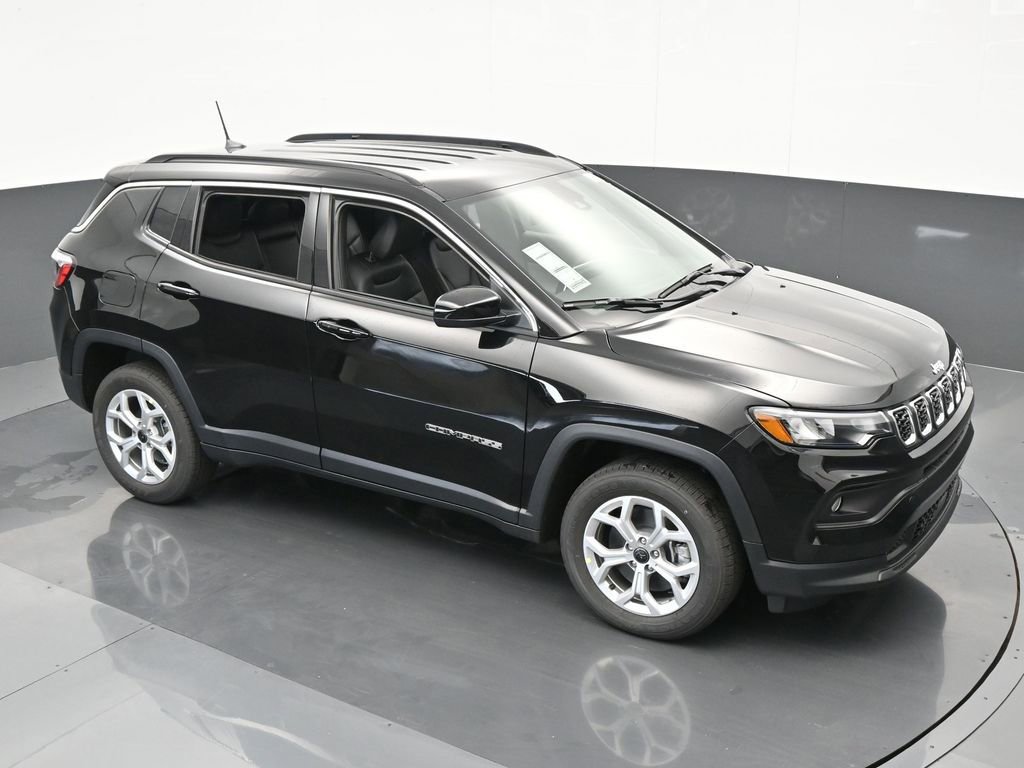 Used 2025 Jeep Compass Latitude image 44