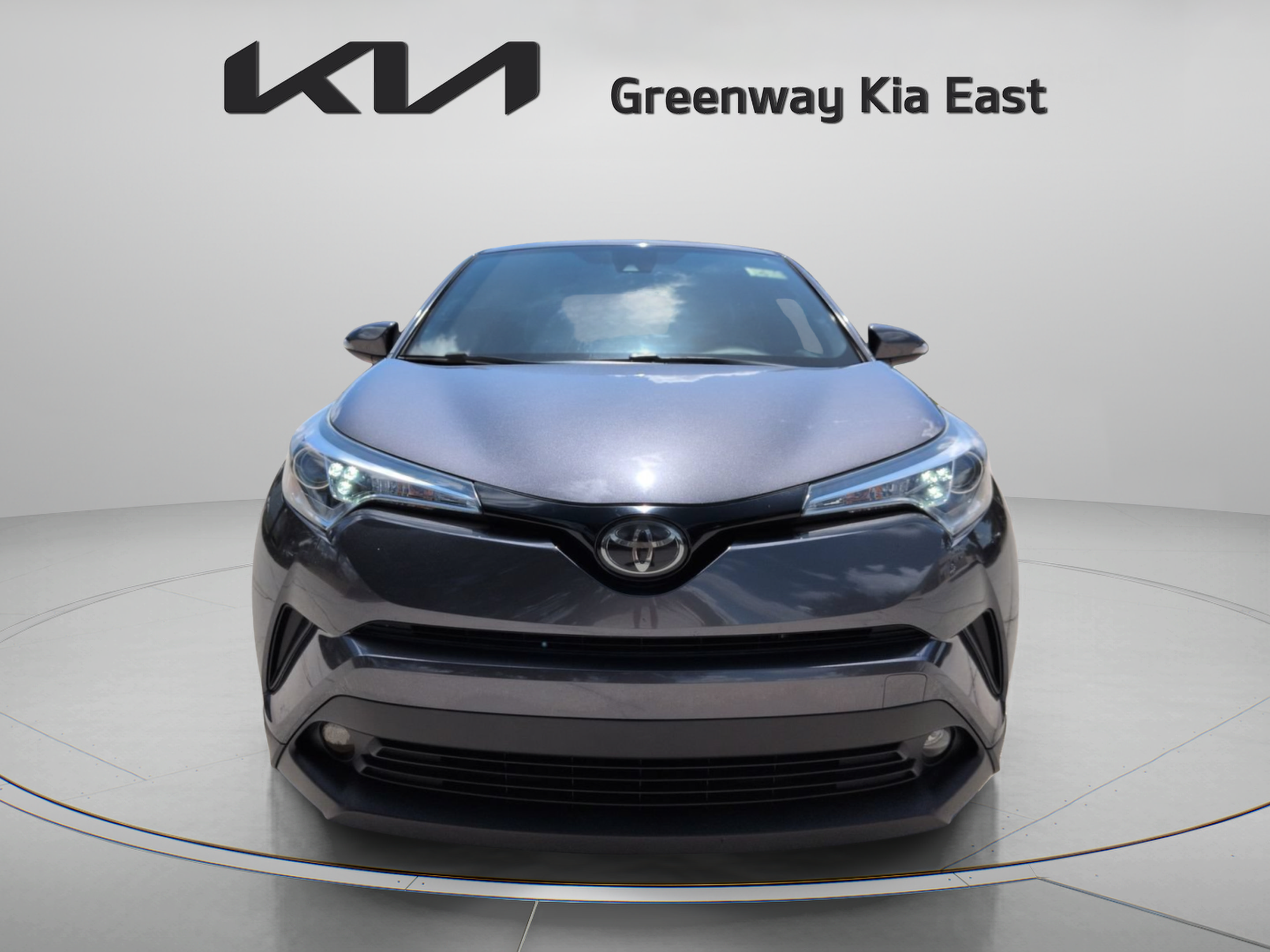 Used 2019 Toyota C-HR XLE FWD image 10