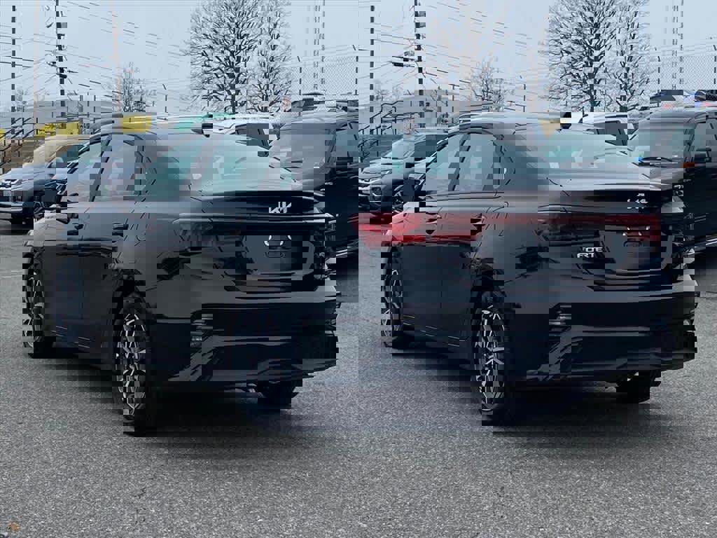 Used 2022 Kia Forte LXS image 3