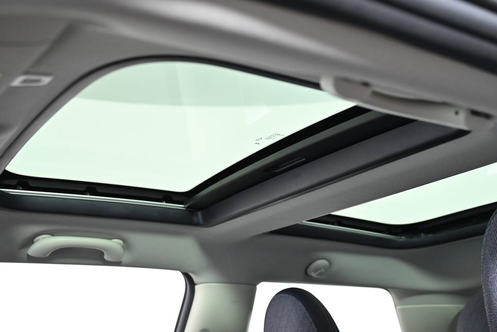 Certified 2025 MINI Cooper 2-Door Hardtop image 24