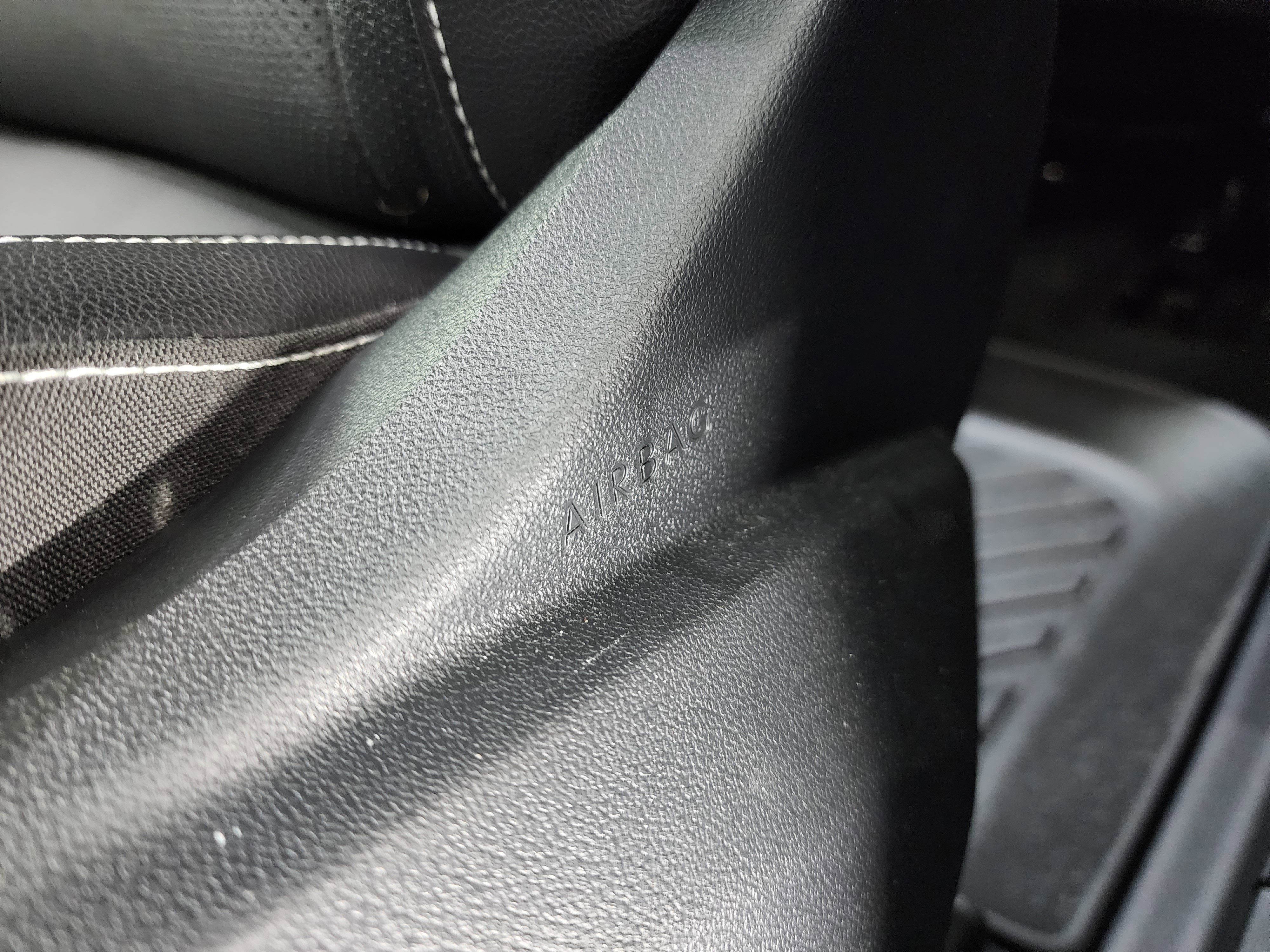 Used 2025 Volkswagen Atlas SE image 43