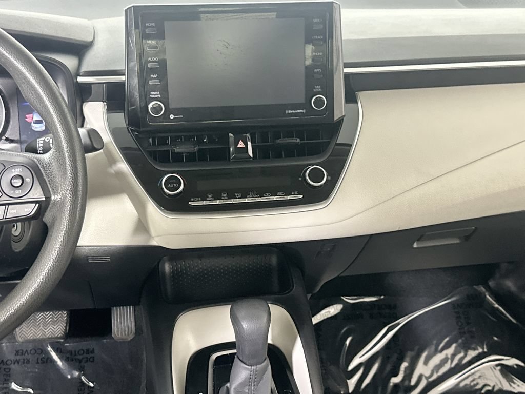 Used 2022 Toyota Corolla LE FWD image 16