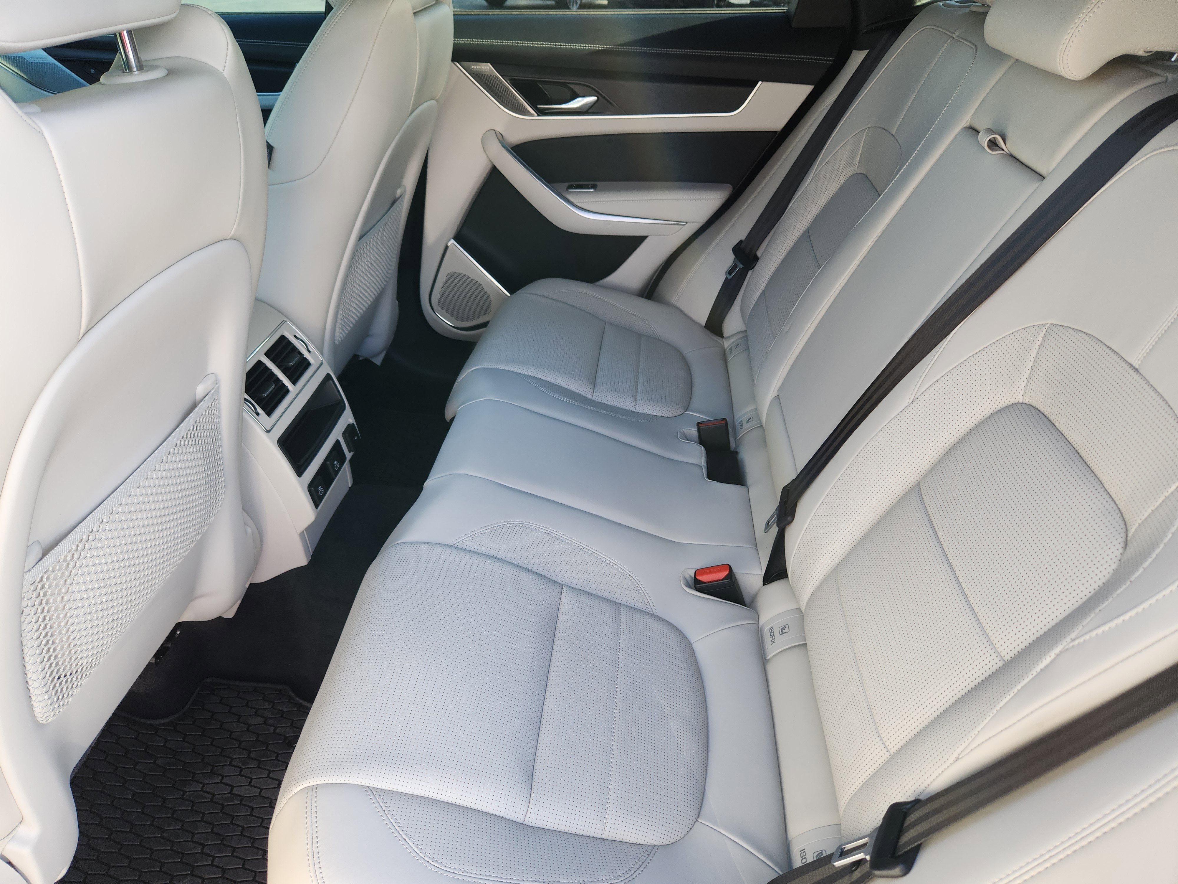 Used 2026 Jaguar F-PACE R-Dynamic S image 20