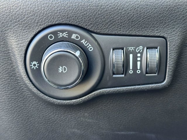Used 2023 Jeep Compass Latitude w/ Sun and Sound Group AWD/4WD image 26