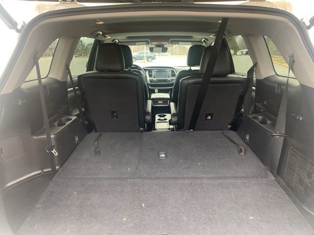 Used 2017 Toyota Highlander SE image 8