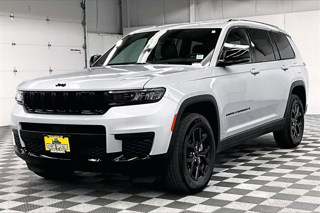 Used 2024 Jeep Grand Cherokee L Laredo image 11