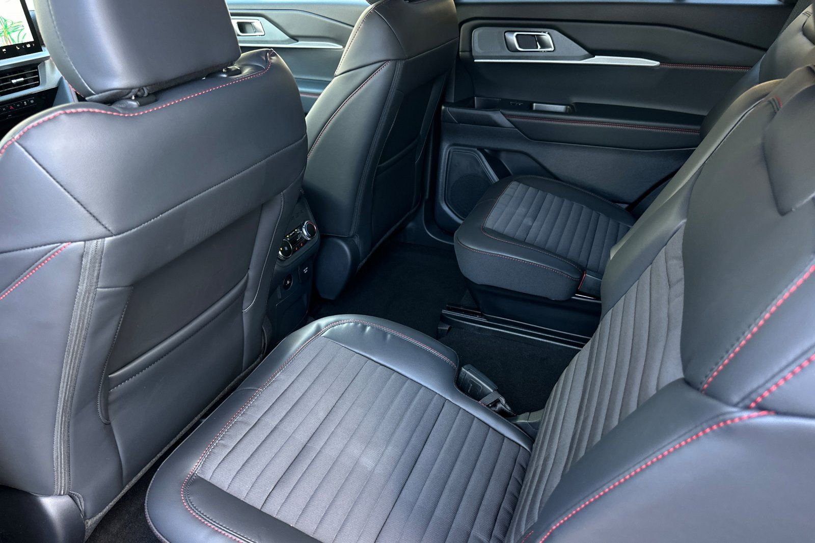 New 2026 Ford Explorer ST-Line w/ ST-Line Street Pack RWD image 11