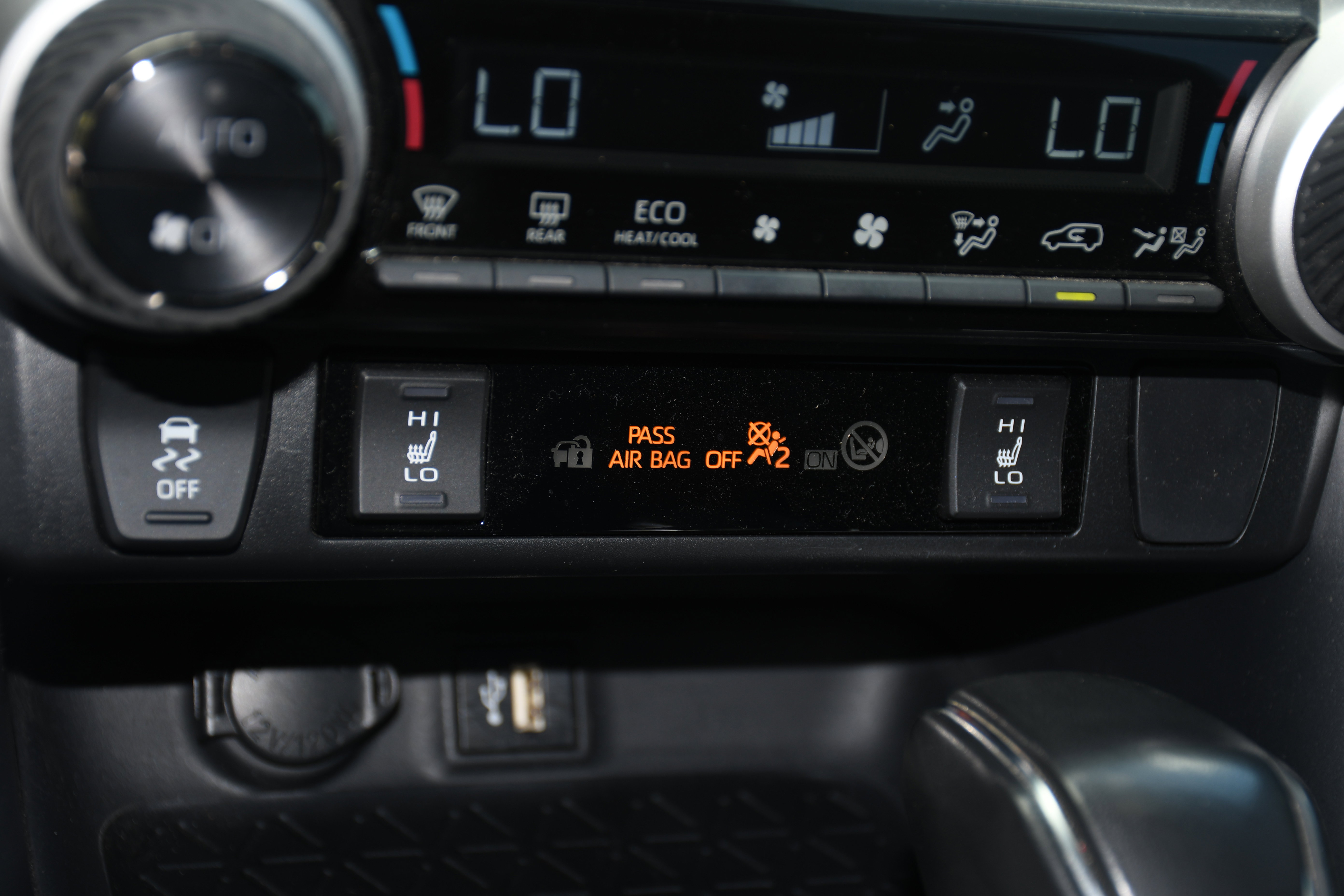 Used 2023 Toyota RAV4 XSE AWD/4WD image 15
