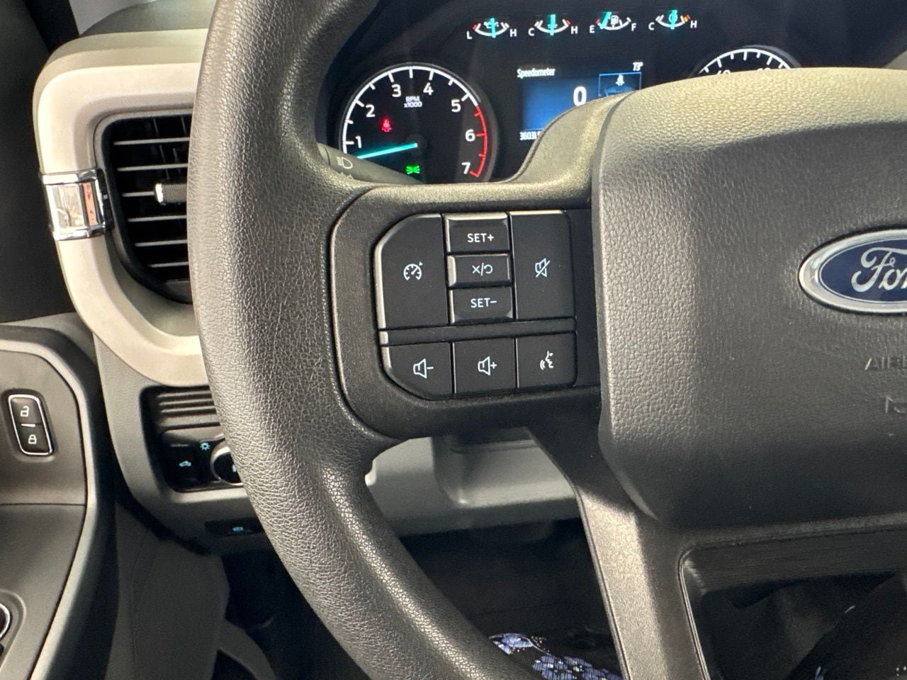Used 2024 Ford F350 XLT AWD/4WD image 19
