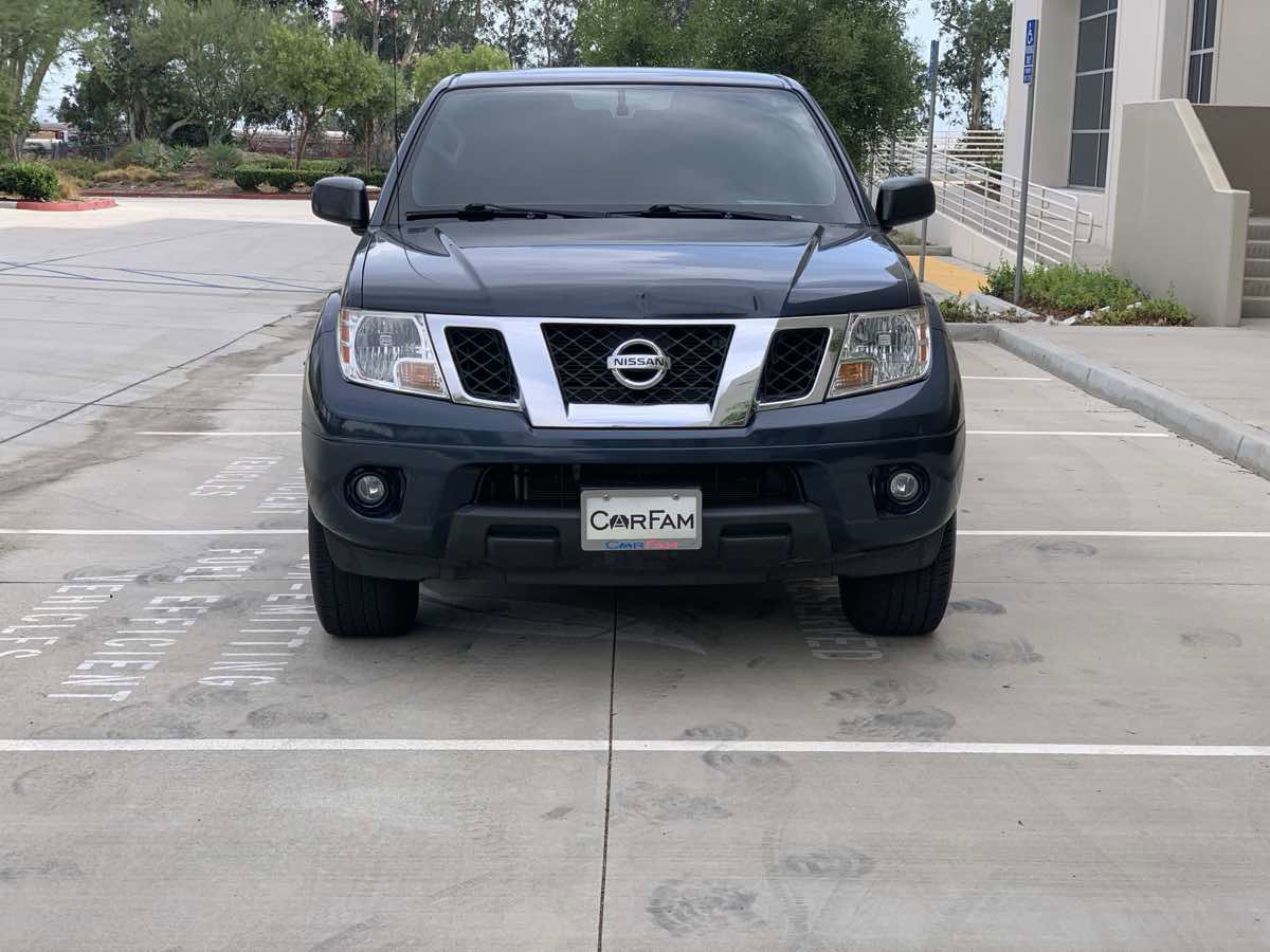 Used 2021 Nissan Frontier SV image 2