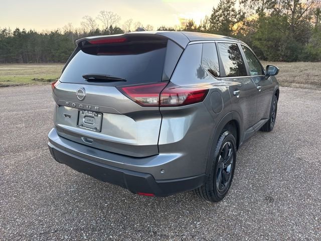 Used 2024 Nissan Rogue SV AWD/4WD image 3
