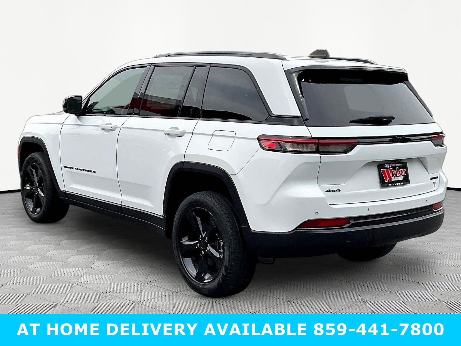 Used 2023 Jeep Grand Cherokee Limited w/ Black Appearance Package AWD/4WD image 4