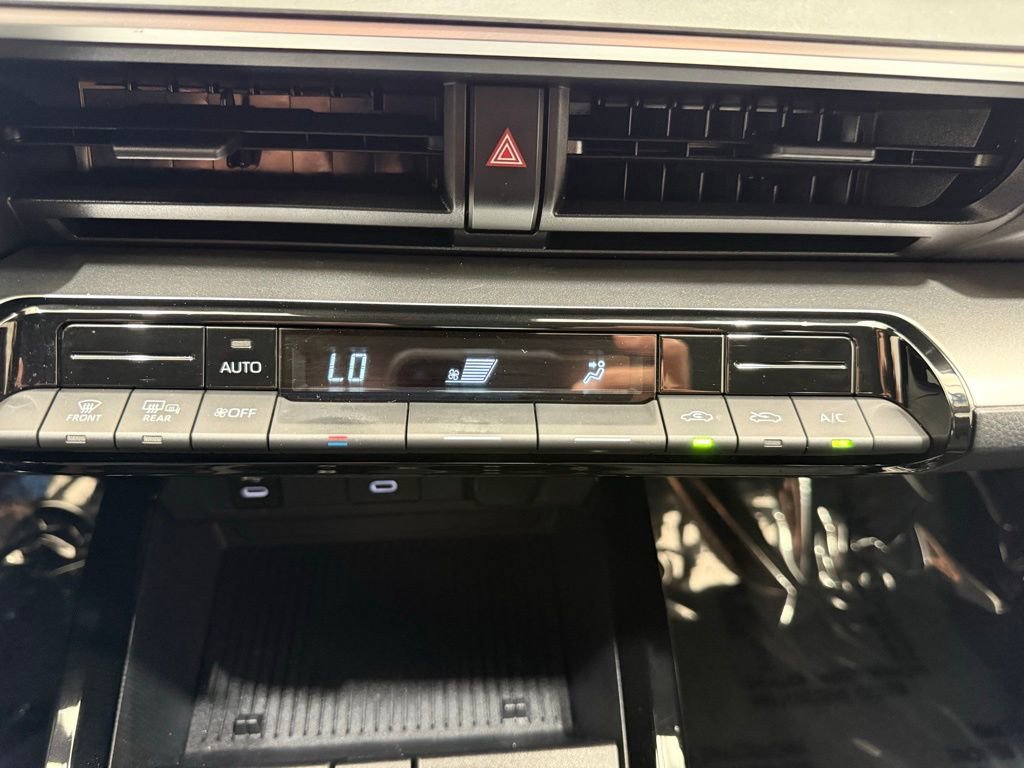 Used 2023 Toyota Prius LE FWD image 35