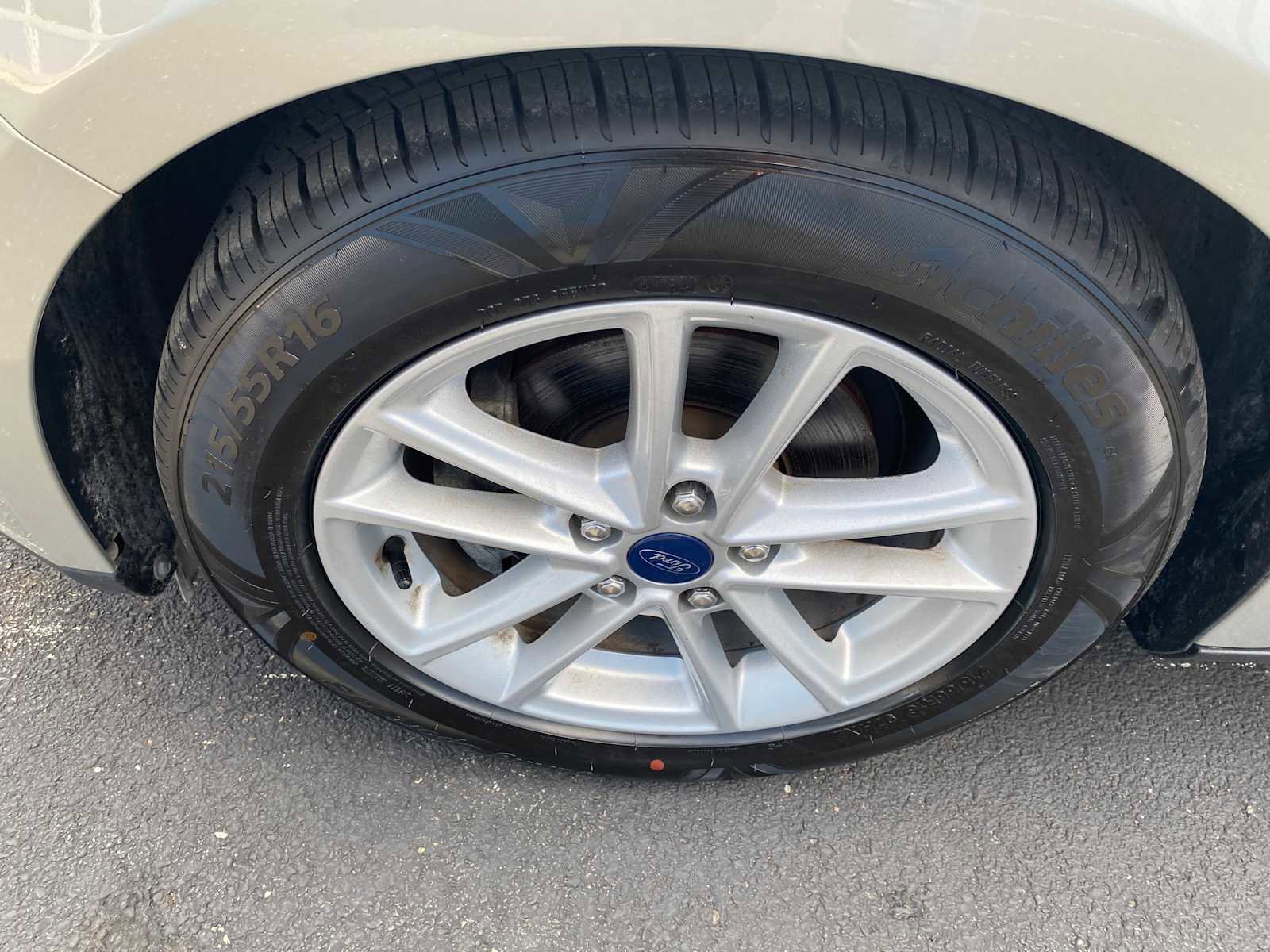 Used 2016 Ford Focus SE w/ SE Cold Weather Package image 34