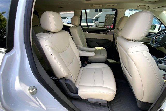 Used 2024 Cadillac XT6 Premium Luxury w/ Technology Package AWD/4WD image 27