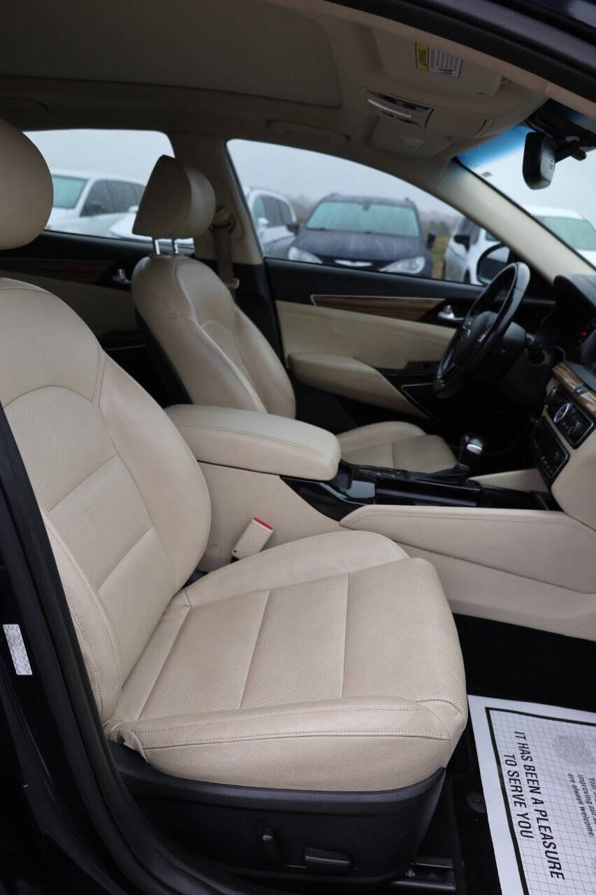 Used 2018 Kia Cadenza Premium w/ Luxury Package image 14
