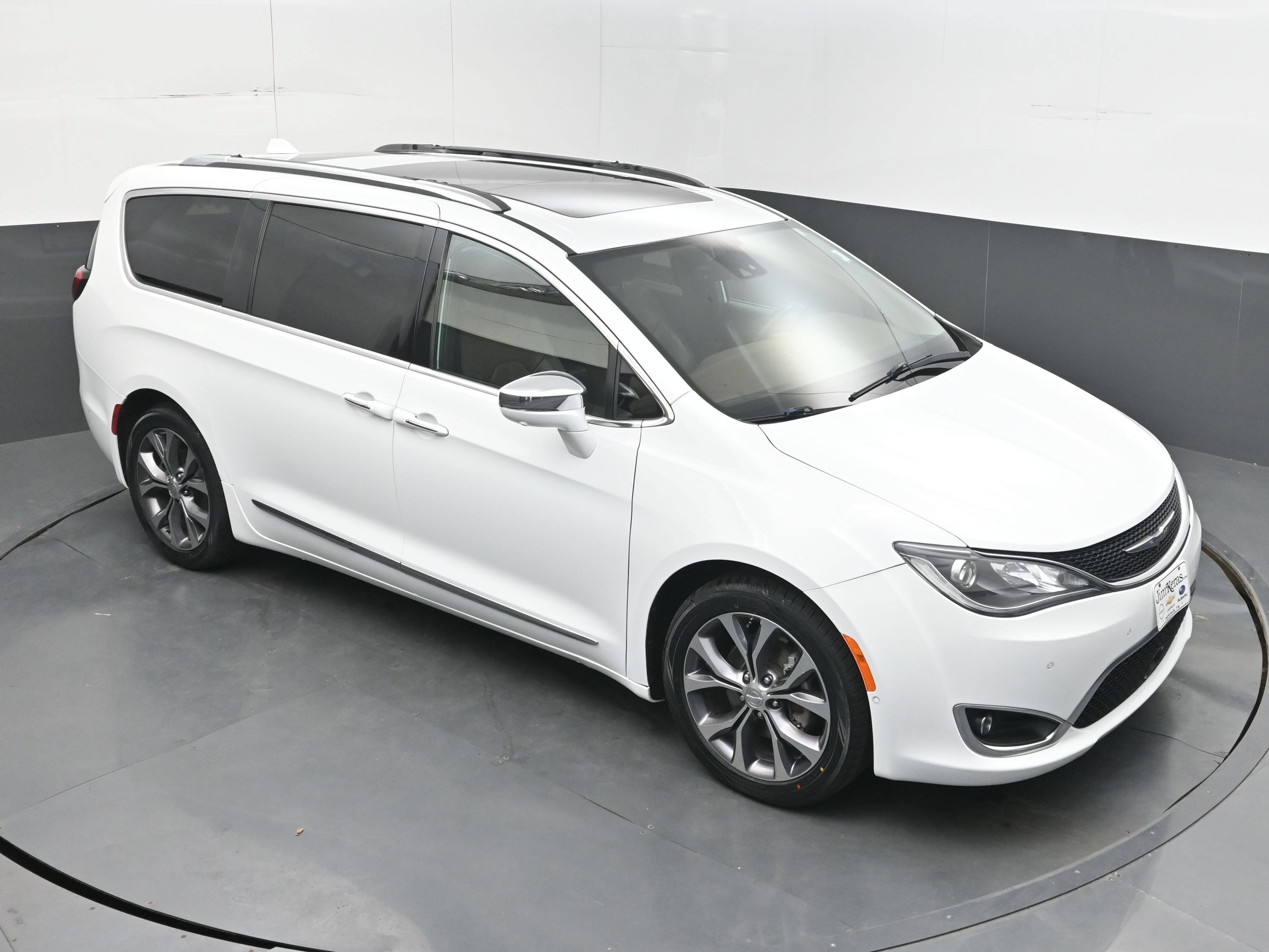 Used 2017 Chrysler Pacifica Limited FWD image 18