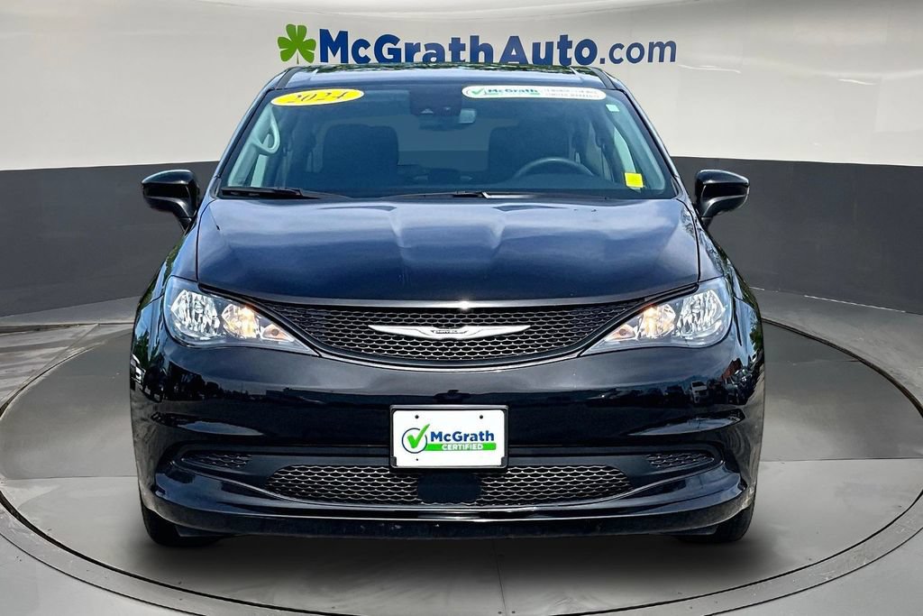 Used 2024 Chrysler Voyager LX FWD image 2