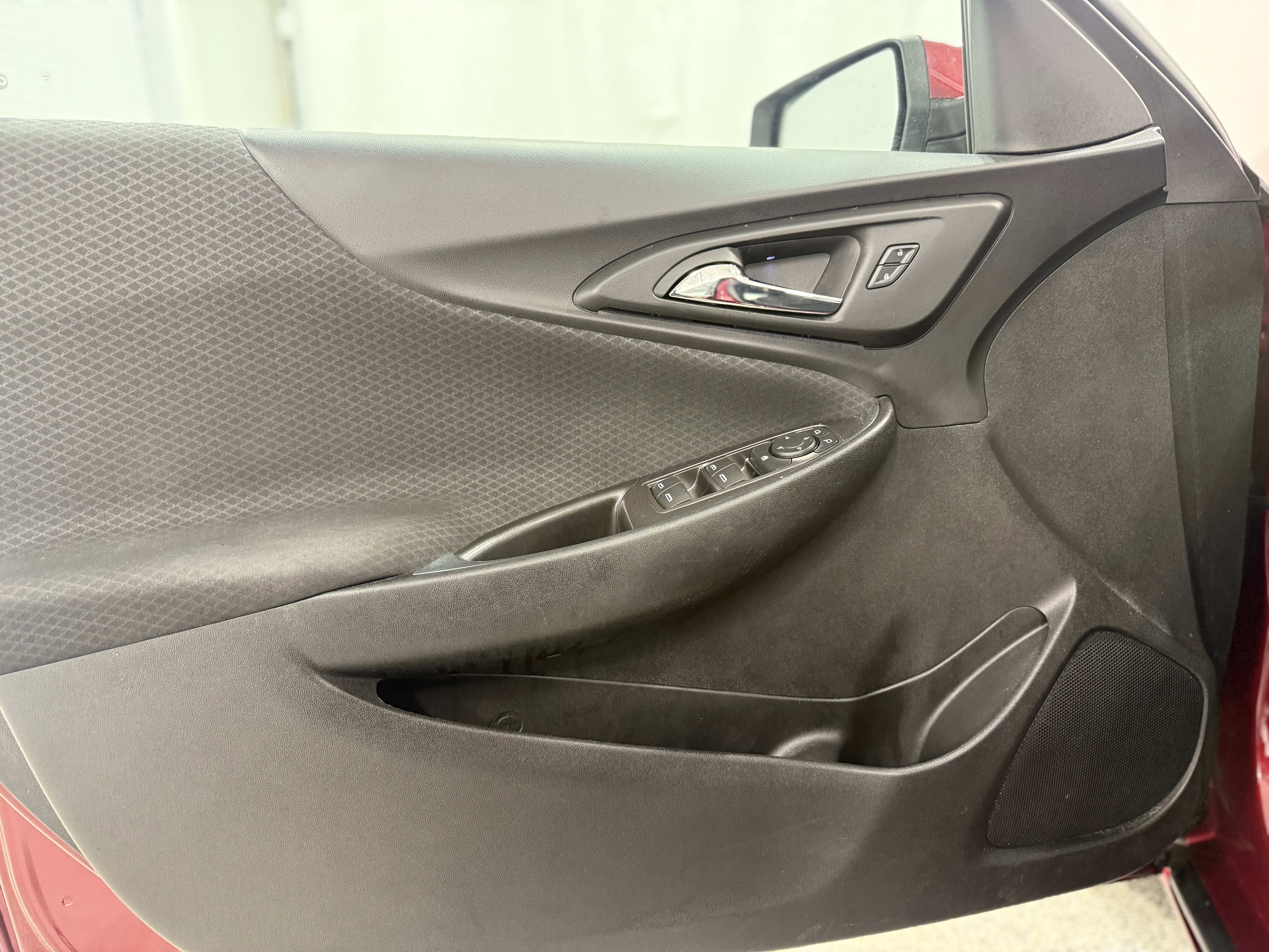 Used 2017 Chevrolet Malibu LT image 11