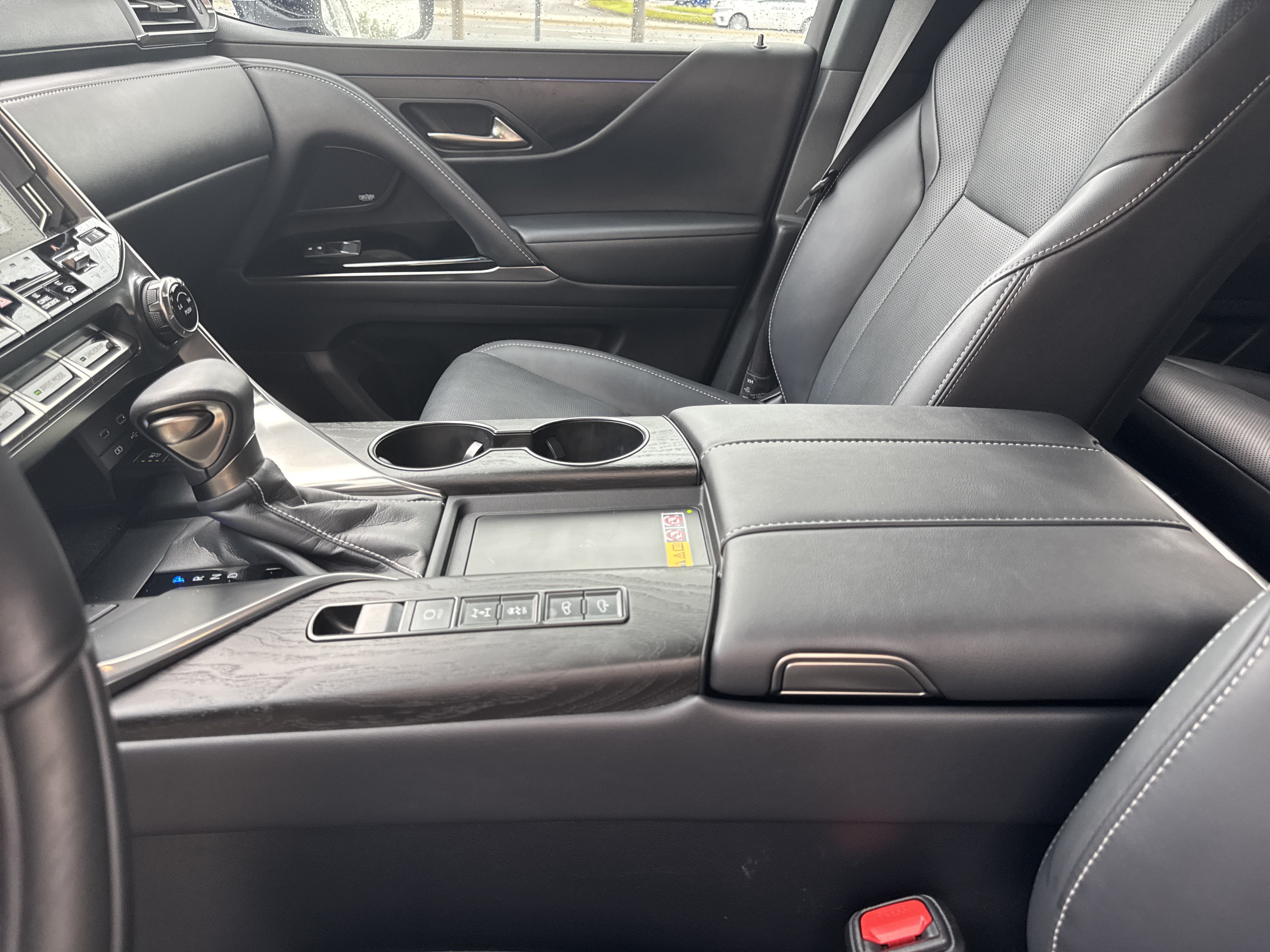 Used 2025 Lexus LX 600 4WD w/ Luxury Package image 17