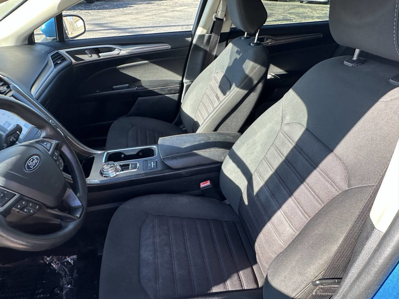Used 2020 Ford Fusion SE image 11