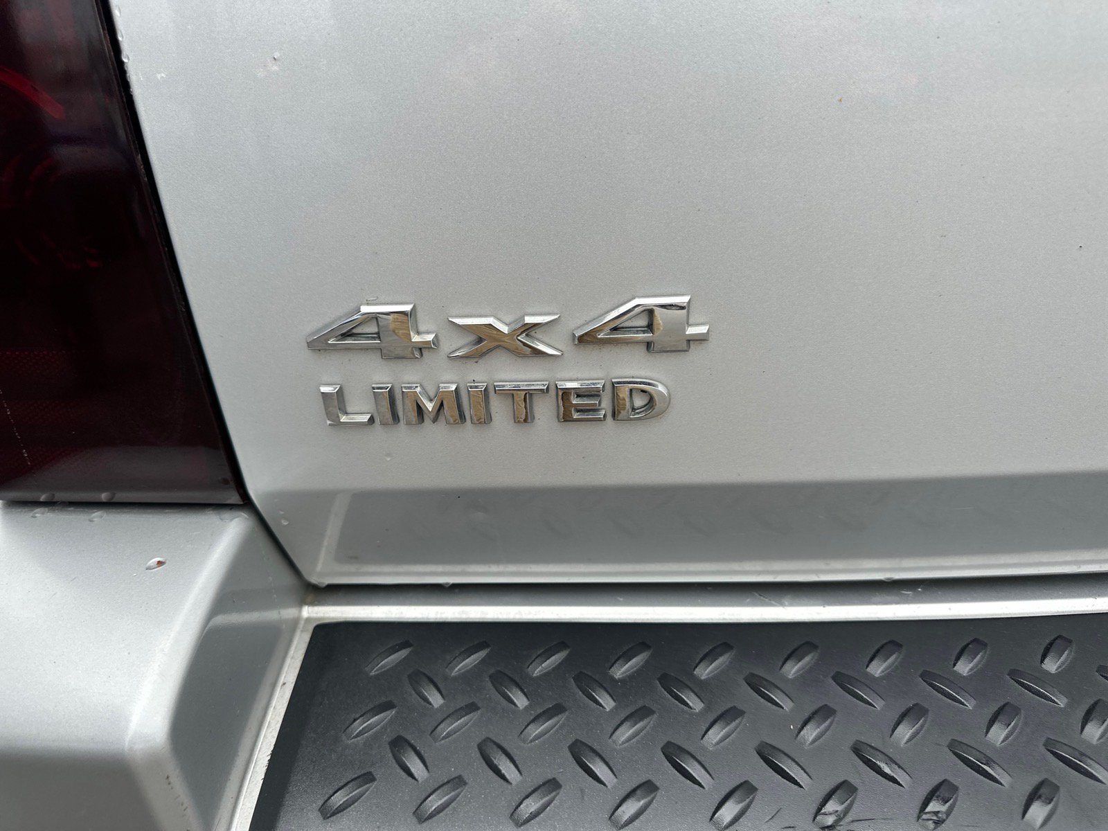 Used 2006 Jeep Commander Limited AWD/4WD image 15
