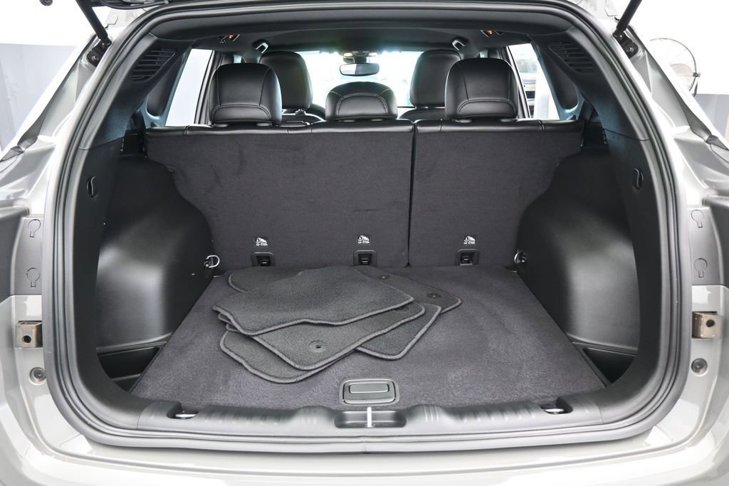 Used 2023 Jeep Compass Latitude AWD/4WD image 33