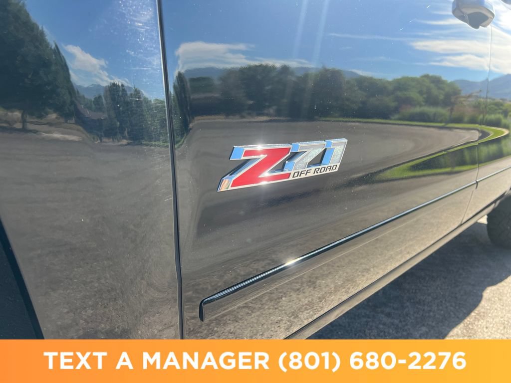 Used 2017 Chevrolet Silverado 1500 LT w/ Midnight Edition AWD/4WD image 11