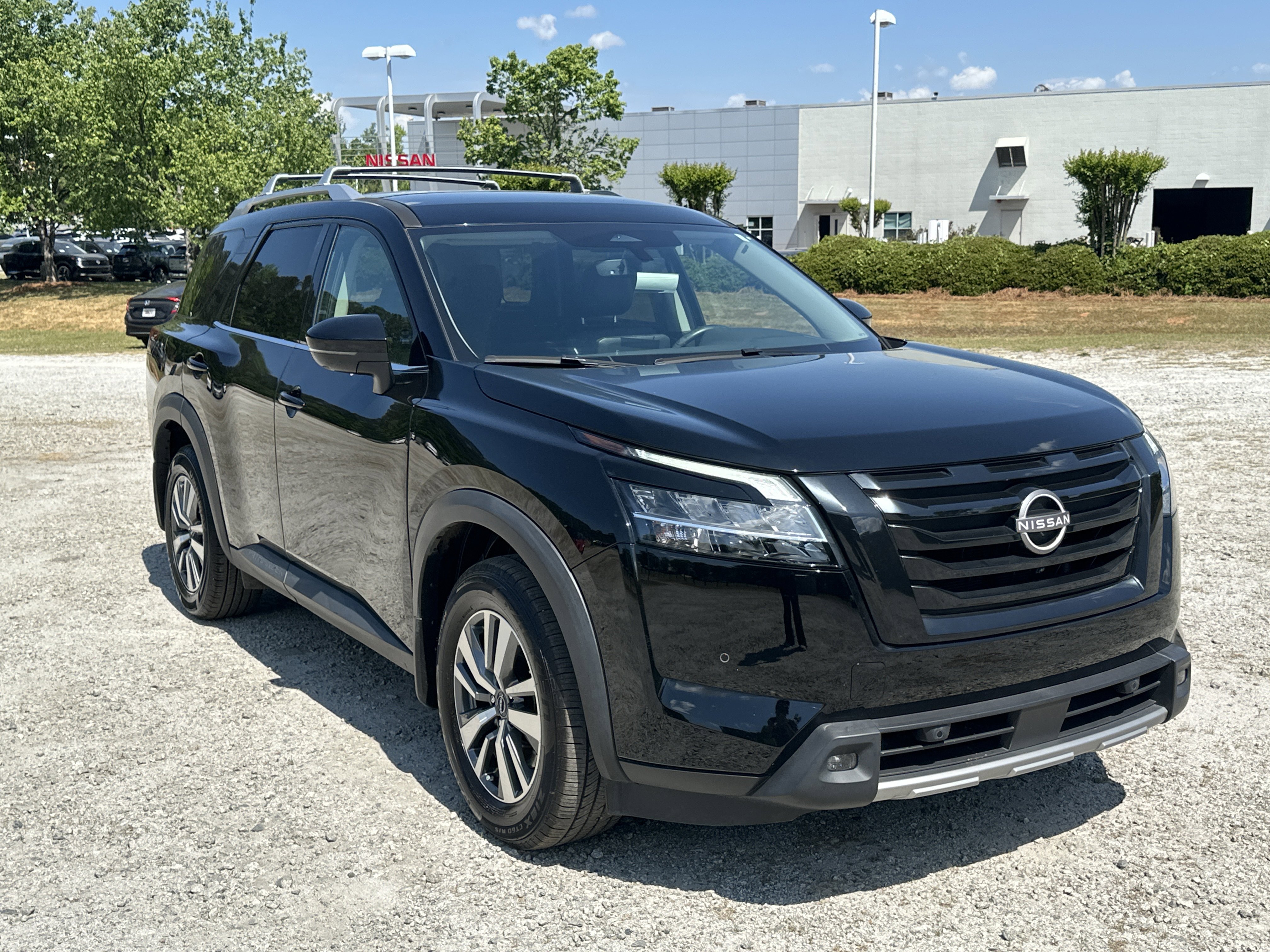 Used 2023 Nissan Pathfinder SL w/ Lighting Package (N92) AWD/4WD image 3