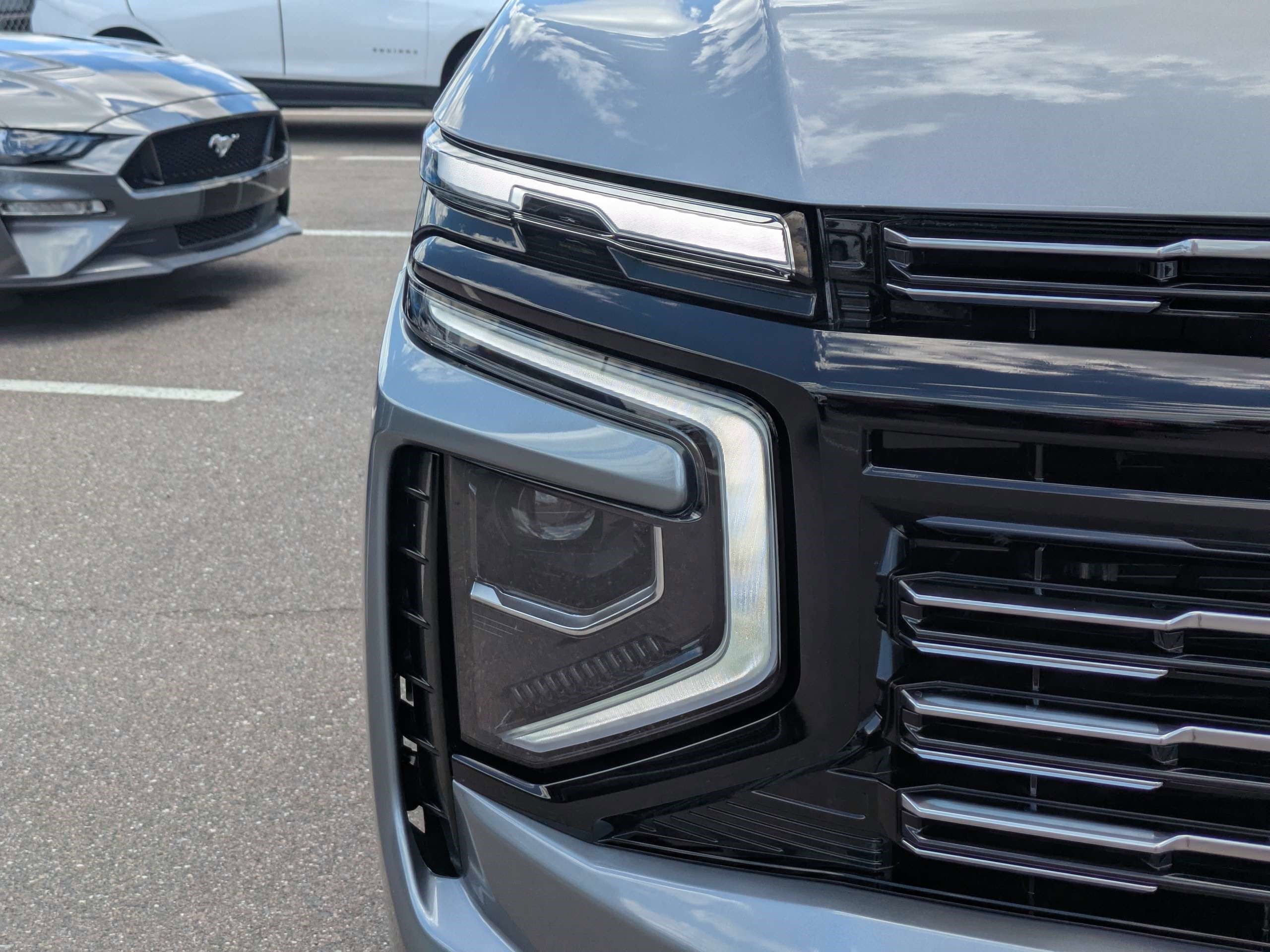 Used 2025 Chevrolet Suburban High Country AWD/4WD image 9