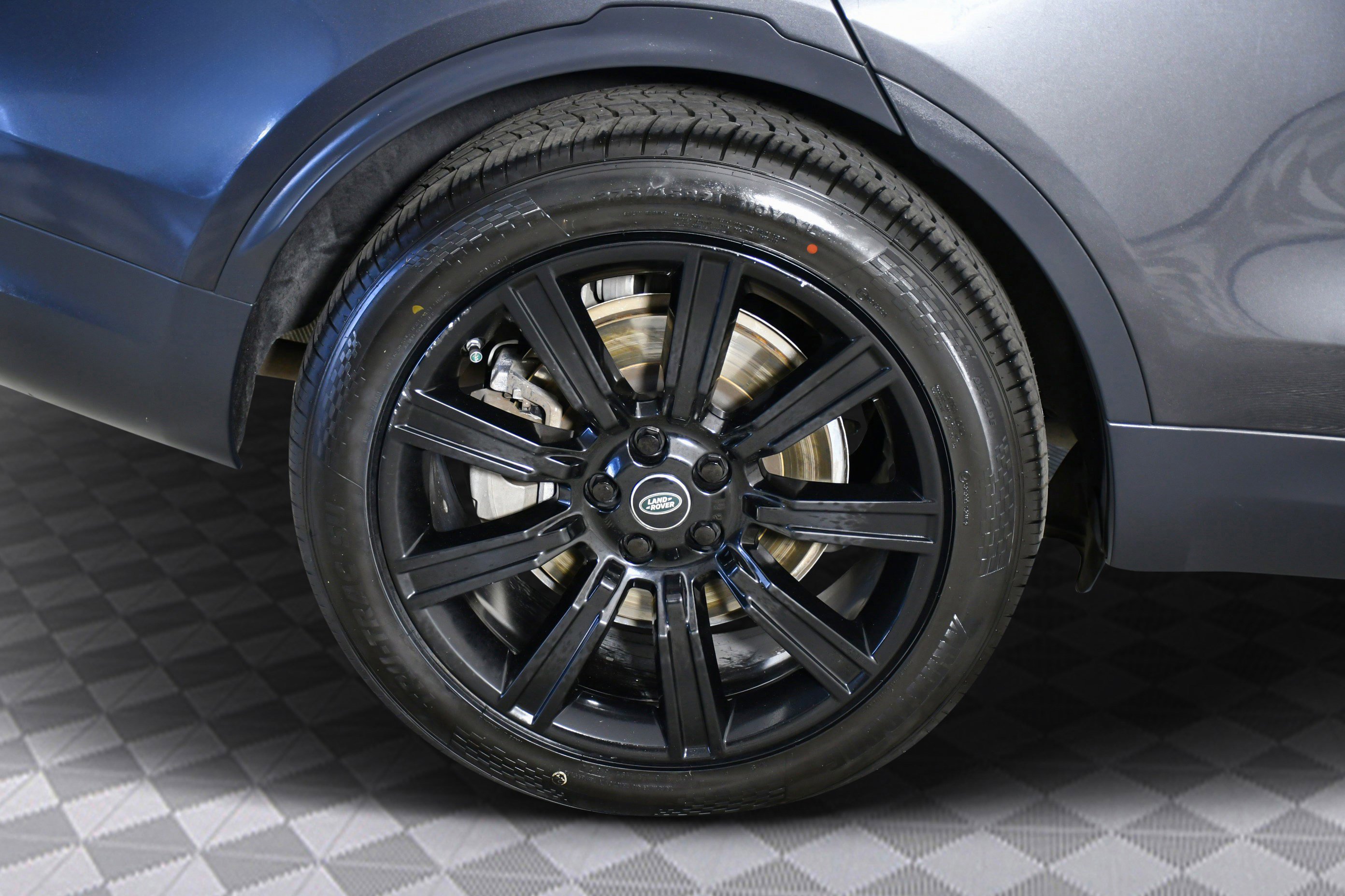 Used 2020 Land Rover Discovery HSE AWD/4WD image 39