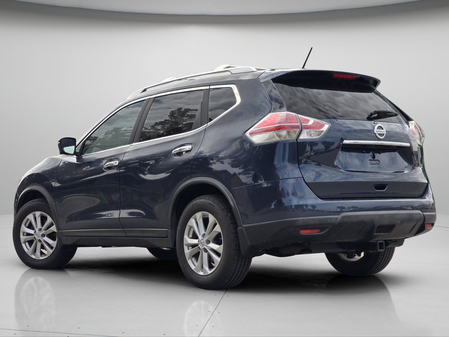 Used 2015 Nissan Rogue SV w/ SV Premium Package AWD/4WD image 18