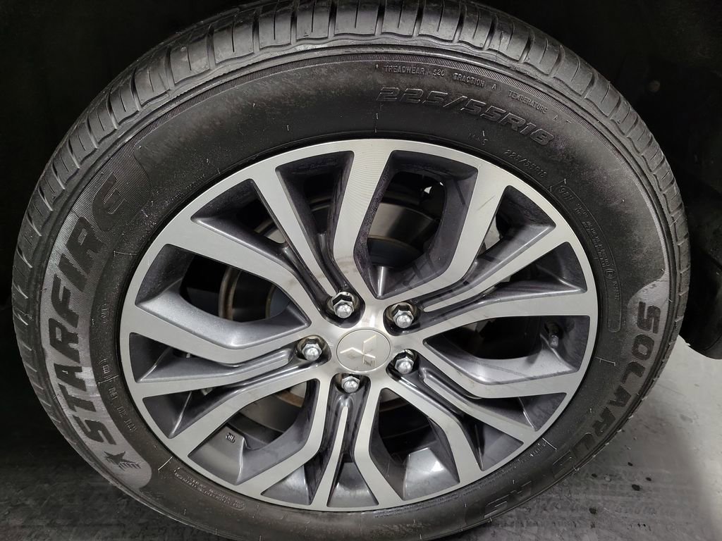 Used 2018 Mitsubishi Outlander SE image 11