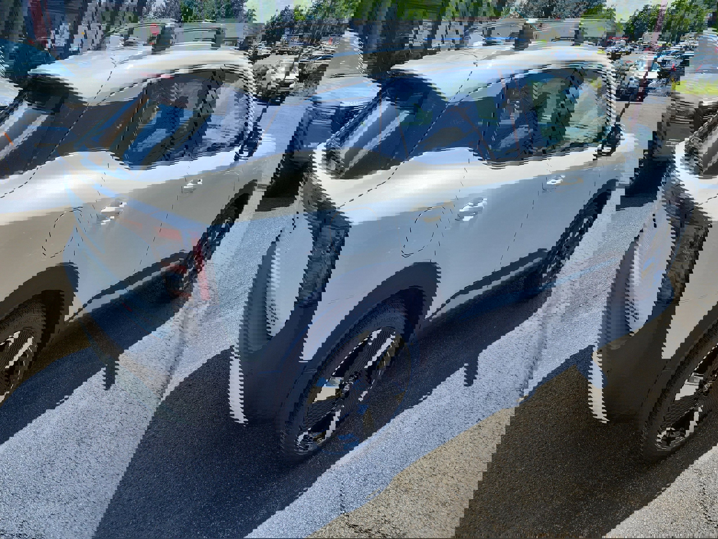 New 2025 Nissan Kicks SR image 8