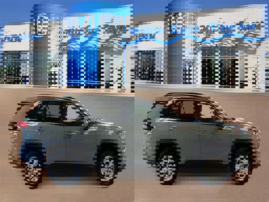 Used 2021 Toyota RAV4 XLE w/ Convenience Package image 9