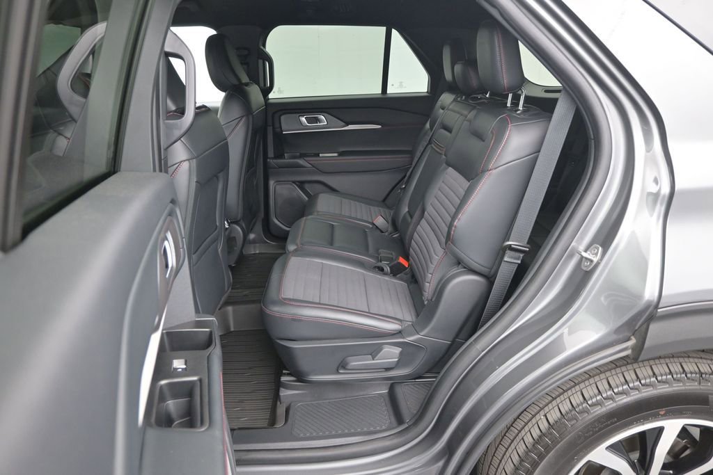 Used 2025 Ford Explorer ST-Line RWD image 13