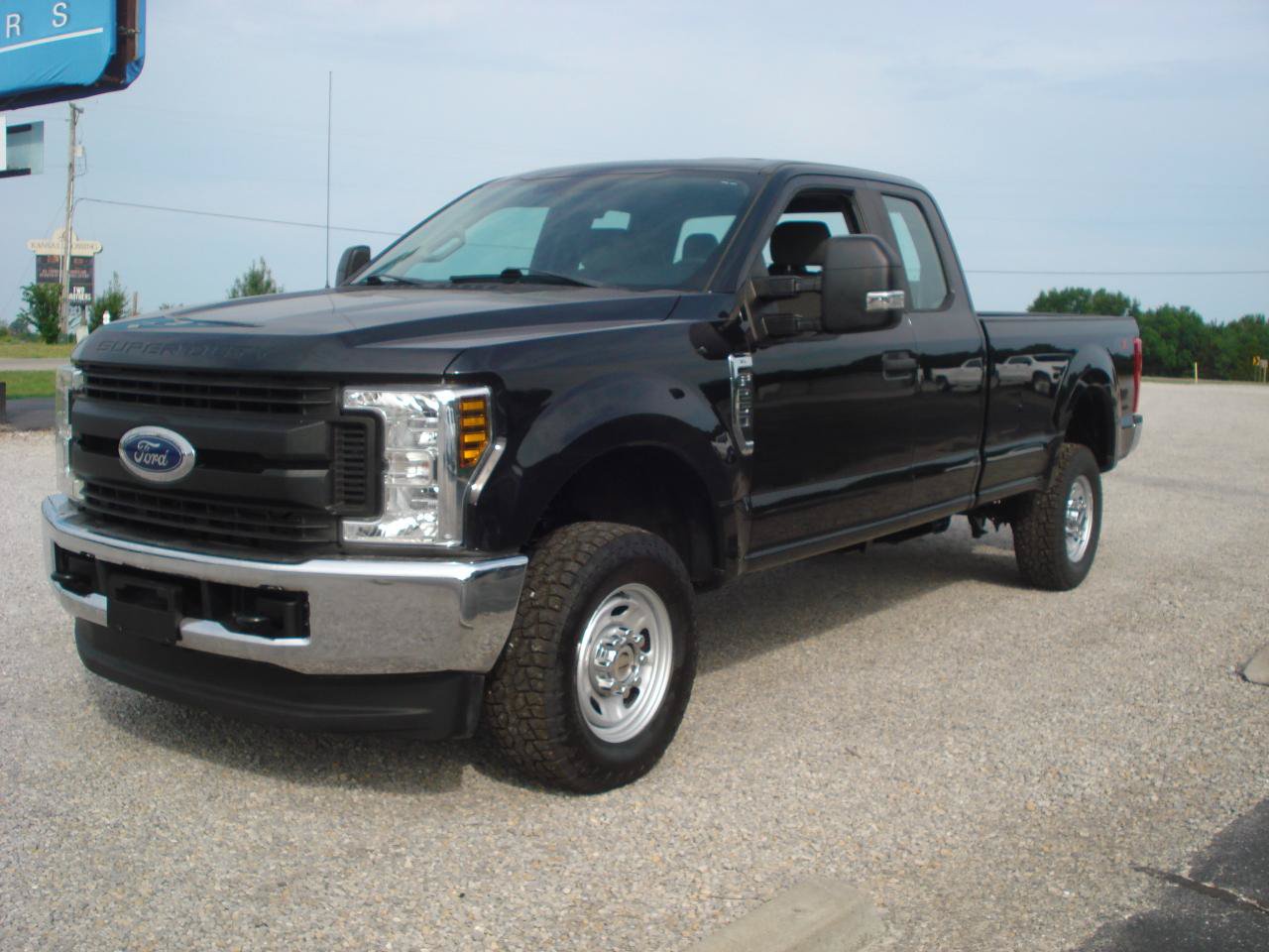 Used 2019 Ford F250 XL w/ XL Value Package AWD/4WD image 5