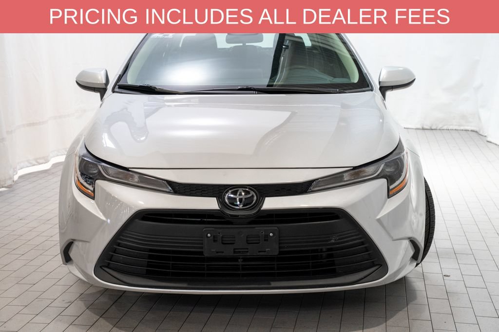 Used 2024 Toyota Corolla LE FWD image 2