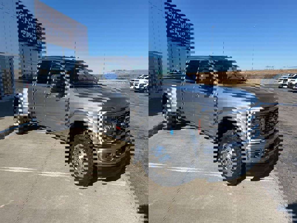 Used 2024 Ford F450 Platinum w/ FX4 Off-Road Package image 8